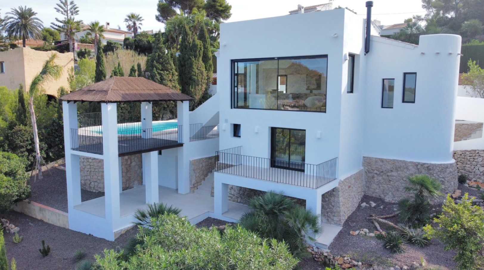 Vila de 4 dormitoris totalment reformada amb espectaculars vistes a la venda a Xàbia