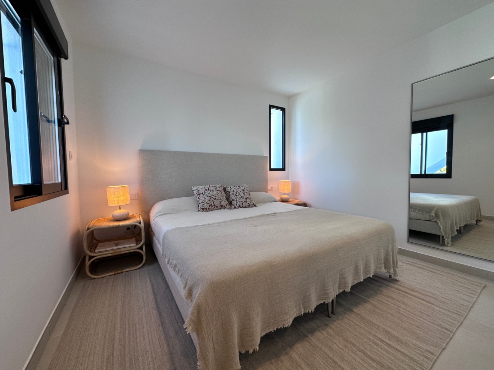 Chalet de 4 dormitorios totalmente reformado con vistas espectaculares en venta en Jávea