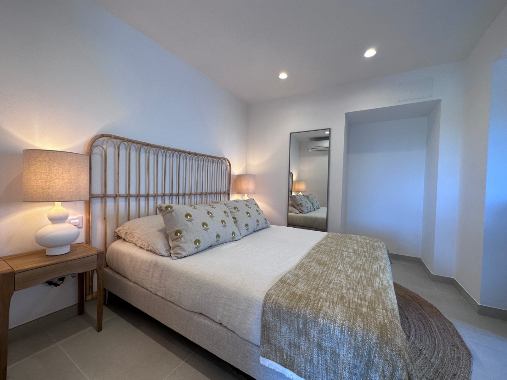 Volledig gerenoveerde villa met 4 slaapkamers en spectaculair uitzicht te koop in Javea