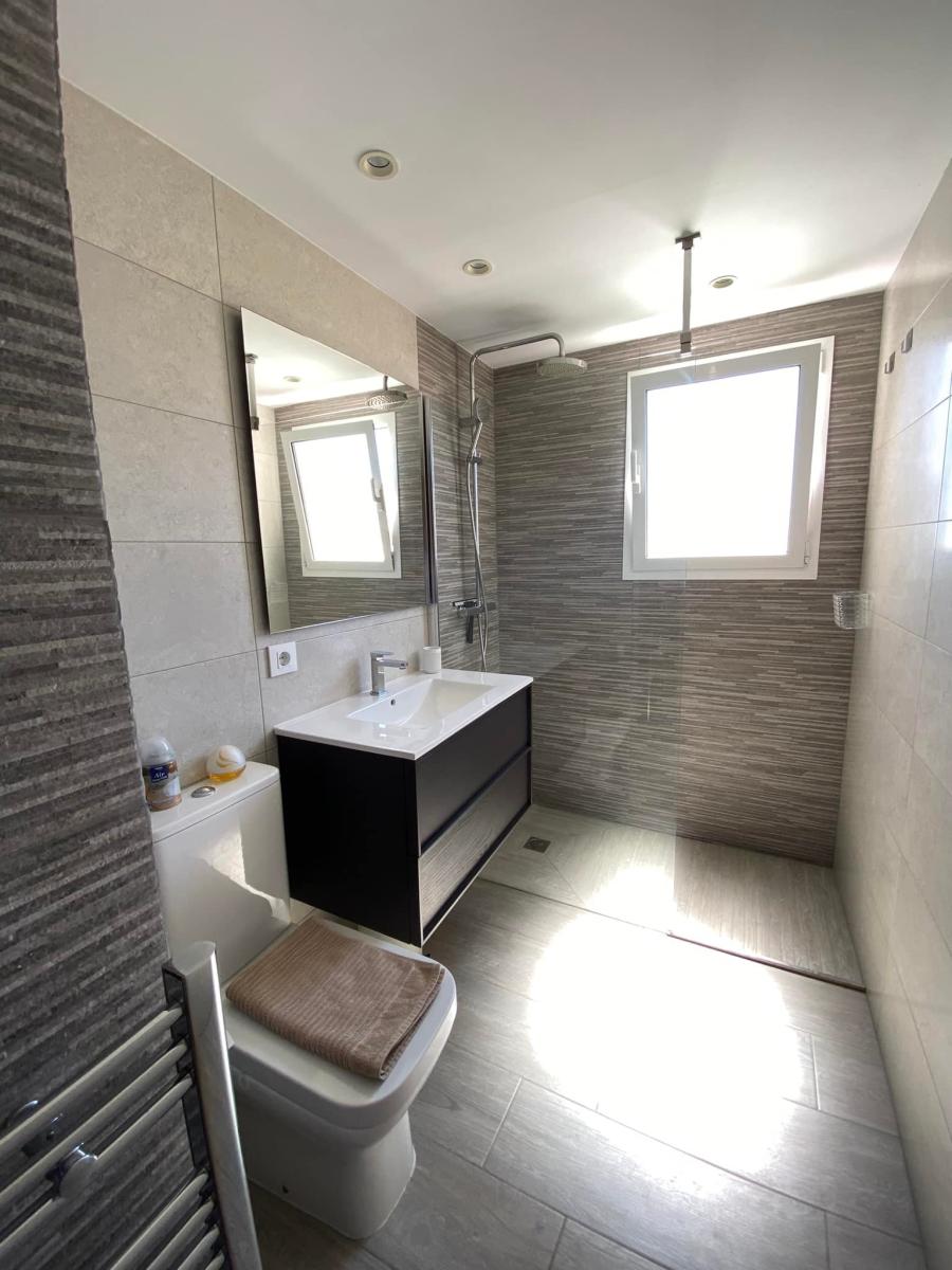 Prachtig gerenoveerd appartement met 3 slaapkamers te koop in Javea Arenal