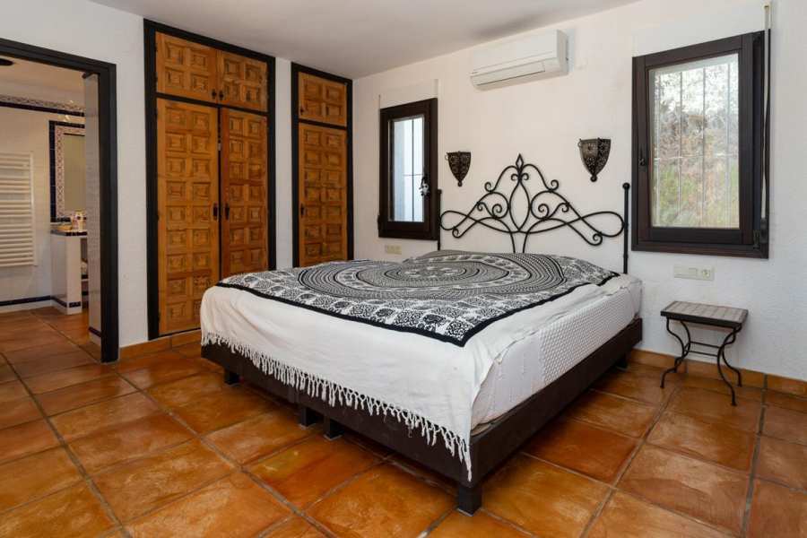 Prachtige villa met 5 slaapkamers en zeezicht in Javea Tosalet