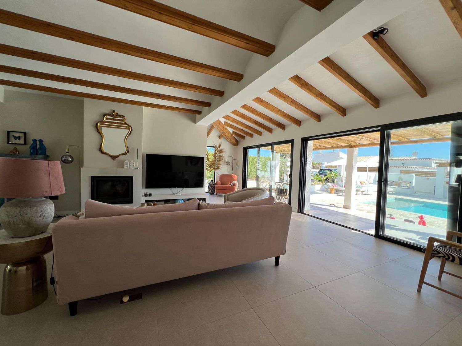 Prachtige volledig gerenoveerde villa met 3 slaapkamers te koop in Javea Montgo